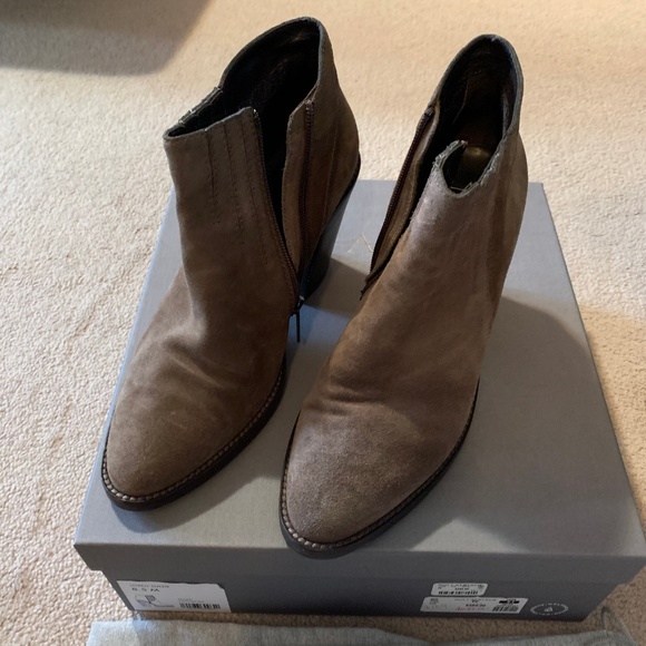 Aquatalia Loren Suede bootie - Picture 6 of 6